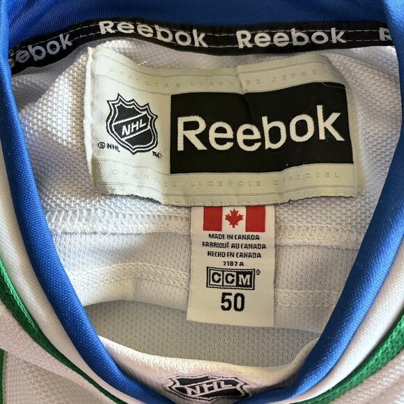 Reebok Henrik Sedin #33 Vancouver Canucks NHL Hockey Jersey - Men's Size 50 - Picture 7 of 7